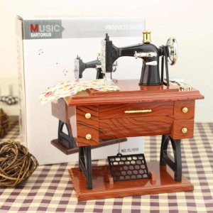 YM VINTAGE จำลองจักรเย็บผ้ากล่องดนตรี Retro Treadle Sartorius ตกแต่งของขวัญ